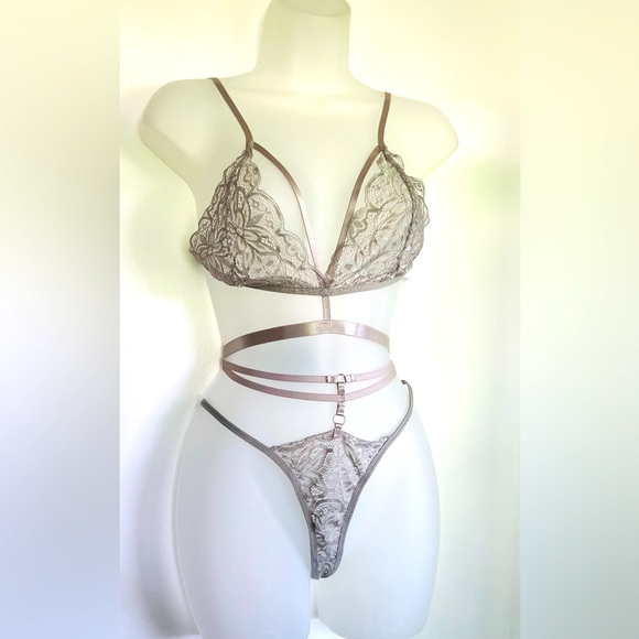 Grey strappy lace bralette with adjustable straps - Picture 1 of 3